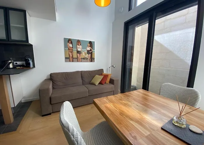 Centre Location * La Rochelle (Charente-Maritime)